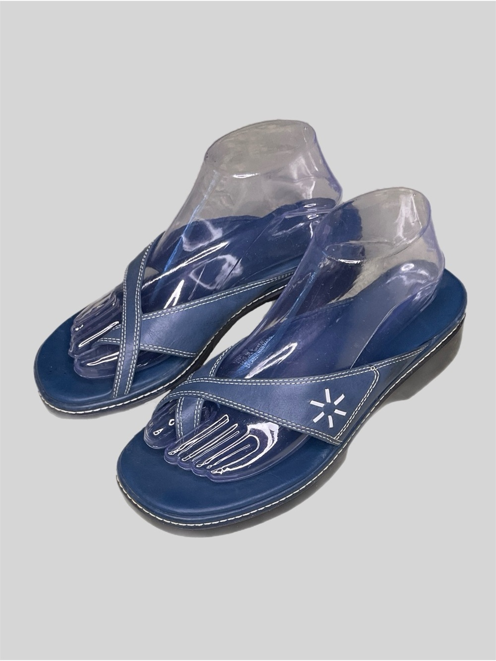 Vintage Clarks Y2K 2003 Navy Blue Leather Thong Sandals 8M Wedge Platform 33594